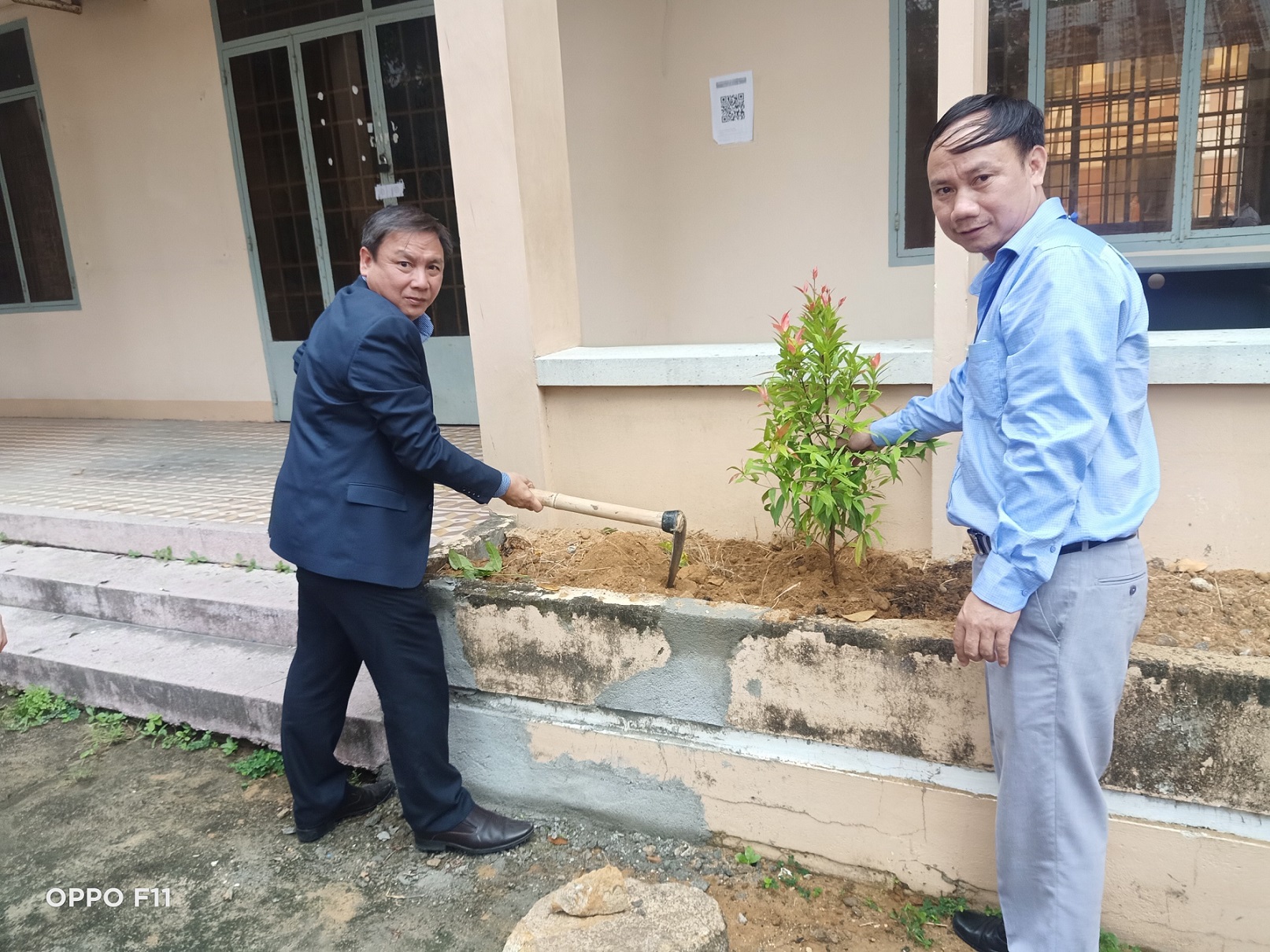 Lãnh đạo Sở thăm, chúc Tết cán bộ, viên chức, người lao động nhà trường và phát động Tết trồng cây xuân Nhâm Dần 2022