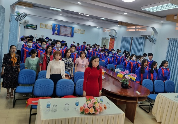 Trường Trung cấp Kinh tế Khánh Hòa tổ chức lễ bế giảng và trao bằng tốt nghiệp cho học sinh khóa 37 lần 2
