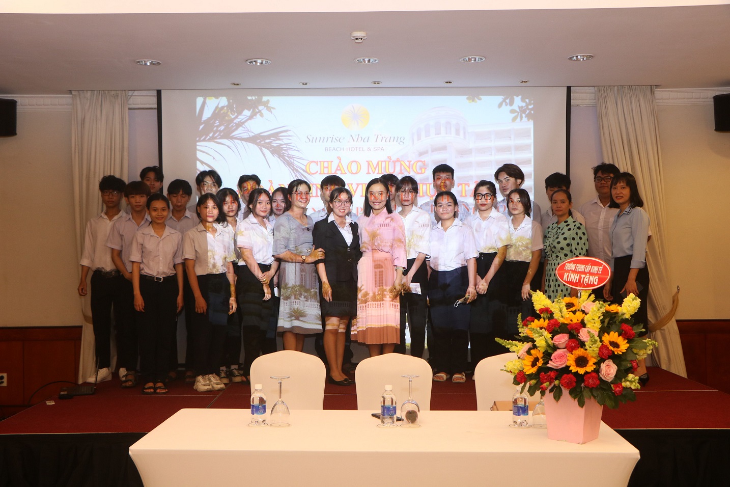 Trường Trung cấp Kinh tế Khánh Hòa đưa học sinh đi thực tập tại Khánh sạn Sunrise Nha Trang