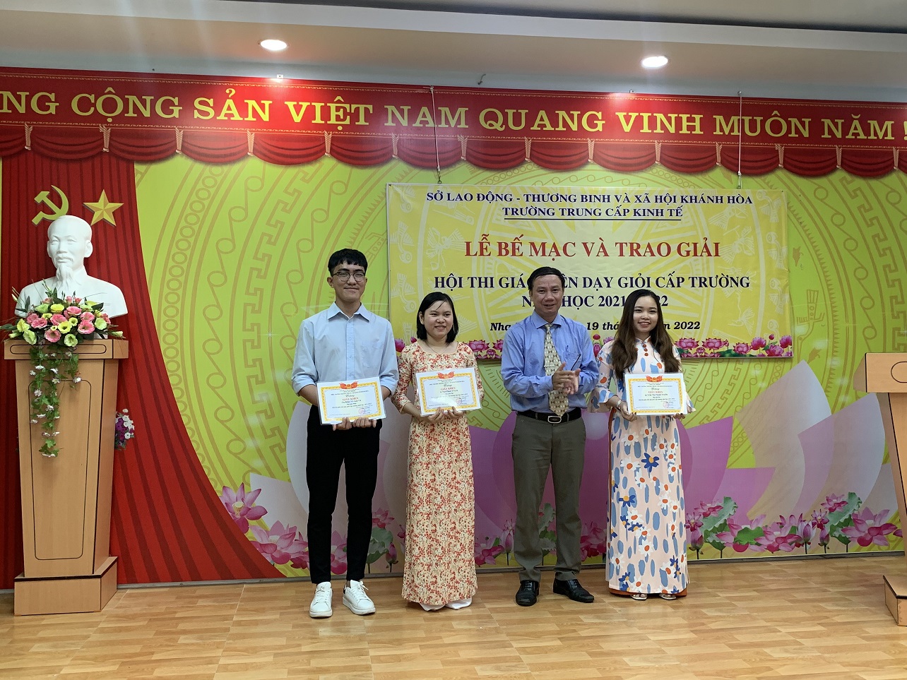 Trường Trung cấp Kinh tế Khánh Hòa tổ chức Lễ bế mạc và trao giải Hội thi Giáo viên dạy giỏi cấp trường năm học 2021 - 2022